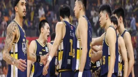 德篮甲焦点之战！中流砥柱球队力克对手，赢得关键胜利！